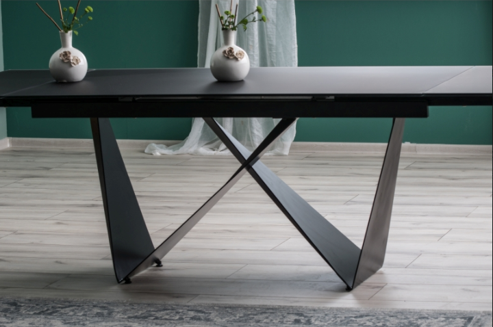 CAVI rozkładany stół z czarnym szklanym blatem na metalowej podstawie 160-240x90cm (1)